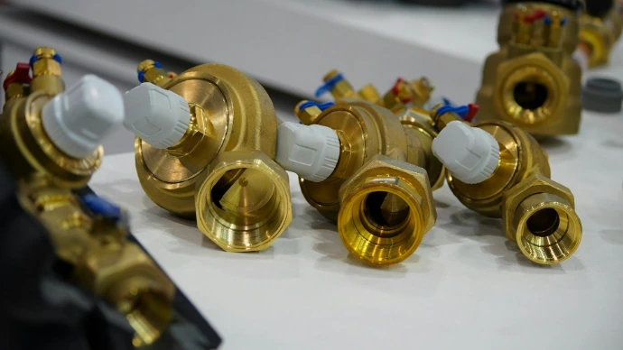 a close up of a bunch of valves on a table